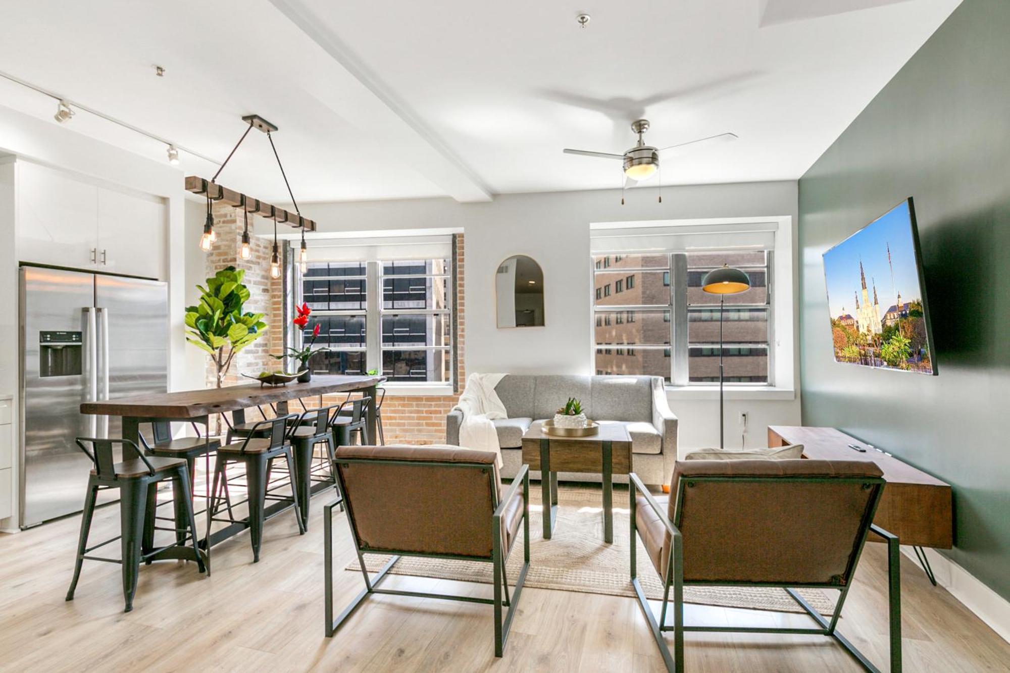 Spacious 4br In Apartment *