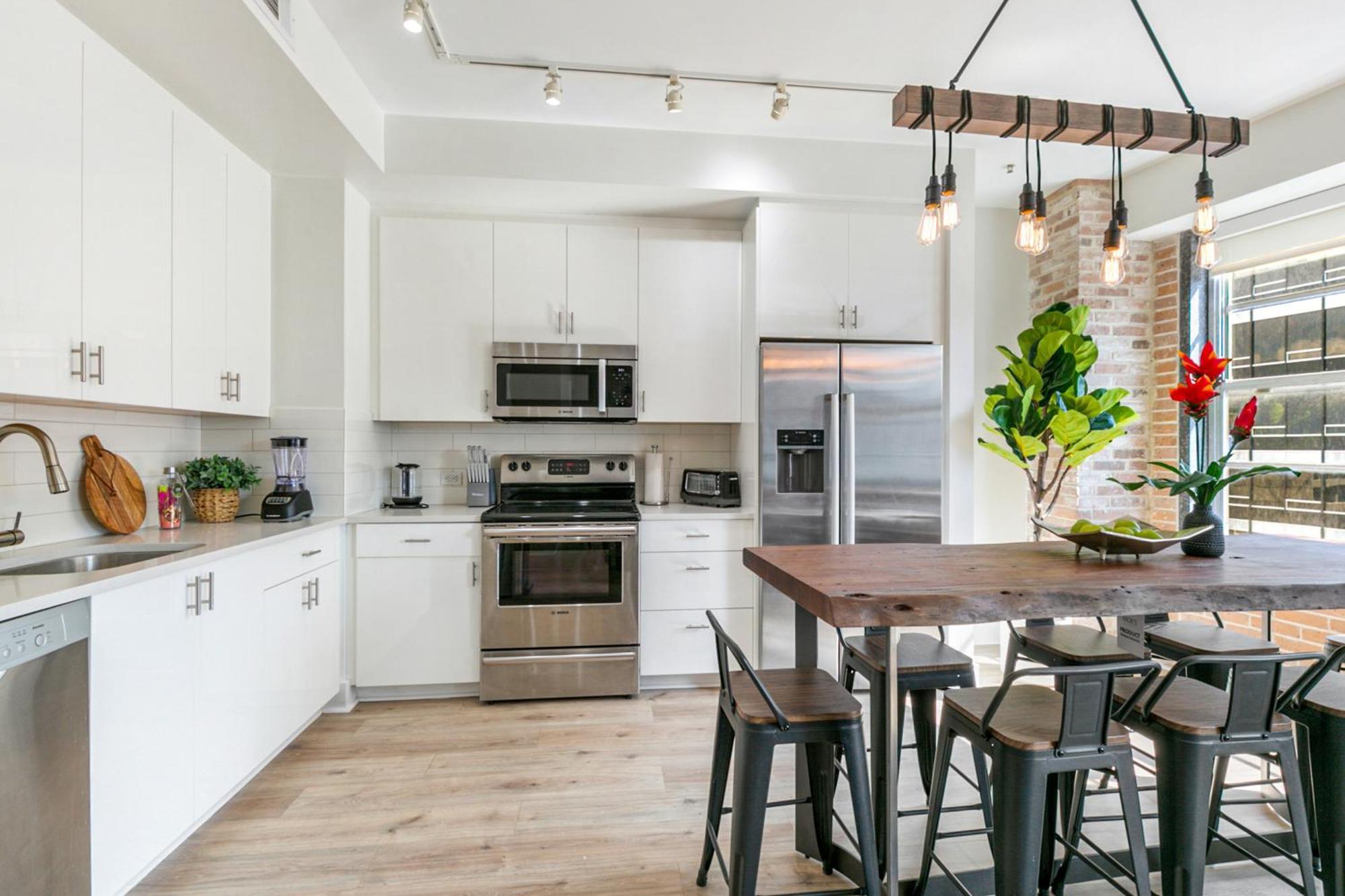 Spacious 4br In Apartment